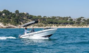 Rent a Boat, l’operador de Marina Cambrils que permet viure l’experiència mediterrània llogant una embarcació sense necessitat de titulació