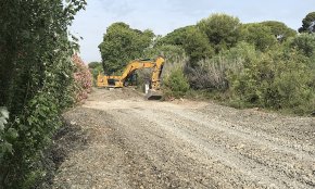 Es retira el balast de l'antic traçat ferroviari