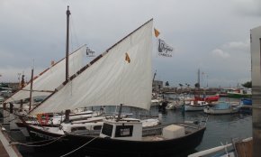 L'Arjau participa en el Seguici de Sant Pere amb una hissada de veles