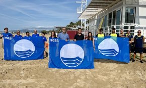 S'hissa la Bandera Blava a les platges del Regueral, la Llosa, Vilafortuny i el Cavet