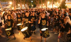 Vuit colles participen a la cercavila timbalera dels 20 anys dels Cop de Cap (Conté galeria fotogràfica)