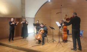 Ple total a la Cripta per acollir l'Orquestra Filharmònica de Cambra de Colònia