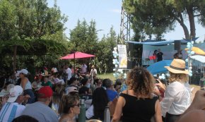 La Casa Sant Josep es tenyeix «d’albiceleste» per una causa benèfica