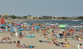 La Diputació concedeix més d'un milió d'euros a 157 municipis per garantir la seguretat a platges i piscines