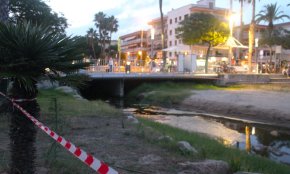 Comaigua realitza tasques de neteja a la riera del Regueral per un vessament d’aigües residuals 
