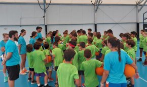 Rècord de participació al campus d'estiu de bàsquet que organitza el CB Cambrils