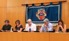 El ple aprova cinc dedicacions exclusives entre les crítiques de l'oposició
