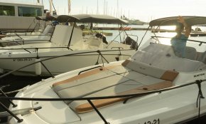 El plaer de descobrir indrets recòndits de la Costa Daurada i les Terres de l’Ebre des del mar a bord d’una llanxa amb BeCharter 