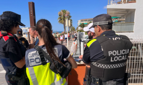 Es desplega un dispositiu policial conjunt contra el top manta al Cap de Sant Pere