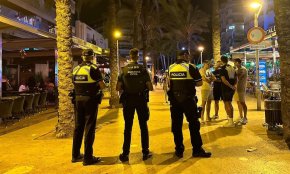 Cinc detinguts a Salou per reomplir ampolles de marca amb alcohol de baixa qualitat