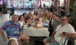 Desenes de persones gaudeixen de les festes del Barri Antic (conté galeria fotogràfica)