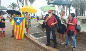 Reivindicació sota la pluja en la sisena Passejada per la República a Salou
