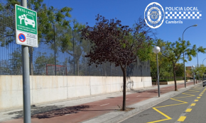 Cambrils posa en funcionament cinc àrees de «Petó i Adéu» a prop dels centres escolars