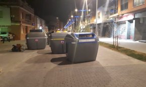 Acció de protesta veïnal contra els contenidors de la Rambla Jaume I