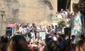 Les entitats llueixen majestuosament durant el seguici festiu (conté galeria fotogràfica)