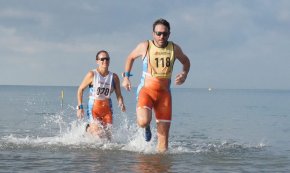 Una trentena de marxadors aquàtics participen a la 3a edició del Campionat de Catalunya d'Aqua Beach Trail