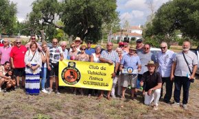 El Club de Vehicle Antics de Cambrils acull en una trobada el Club de Vehicles Històrics de Lleida