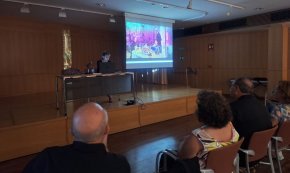 Vi i cinema es conjuguen en la primera activitat de tardor a la biblioteca