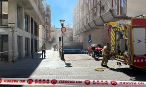 L'incendi de la fregidora d'un restaurant provoca un ensurt al barri marítim