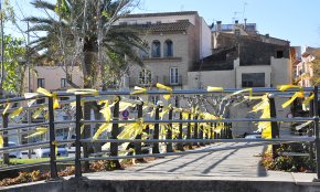 El CDR Cambrils denuncia les "actituds feixistes" de l'escamot que va treure els llaços grocs de la riera