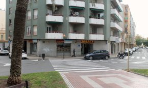 Agredeix amb unes tisores al venedor de l'ONCE de la plaça Carles Roig