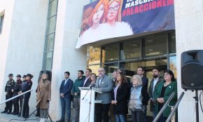 Cambrils condemna la violència masclista en un acte protagonitzat per escoles i instituts