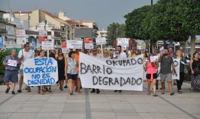 Prop d'una cinquantena de persones es manifesten al Port contra les ocupacions