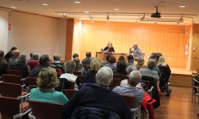 Un centenar de veïns protesten contra la pujada d'impostos i la gestió municipal dels darrers anys