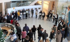 Els treballadors interins mantindran les concentracions fins que el nou conveni s'aprovi en ple
