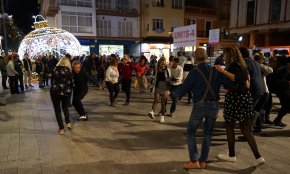 La plaça del Pòsit es converteix en una pista de ball en favor de La Marató de 3Cat