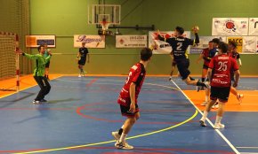 El Club Handbol Cambrils trenca la mala ratxa en el darrer partit de l'any