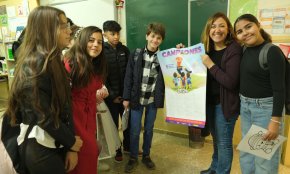 L'Ajuntament reparteix calendaris per fomentar la igualtat a escoles i llars d'infants