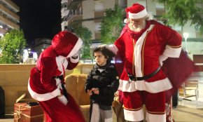 El Pare i la Mare Noel recullen cartes a Cambrils