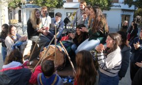 El tió solidari de l’Agrupament Escolta i Guia Gent de Mar reparteix regals i solidaritat un any més
