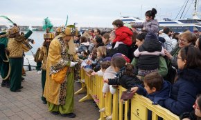 Els Heralds de Ses Majestats els Reis d’Orient porten la màgia a Cambrils (Conté galeria fotogràfica)