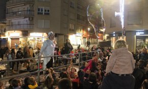 Un espectacle de bombolles i una passarel·la de mascotes clouen la programació nadalenca