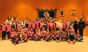 Els alumnes de 3r de primària de l'Escola Cambrils visiten l'Ajuntament