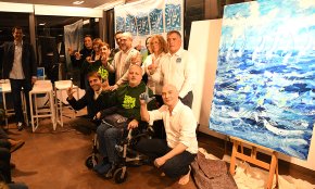 Novetats i art en directe en la presentació de la 3a edició de la travessa solidària Swim for ELA