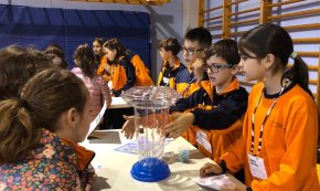 L'escola Guillem Fortuny celebra la II Fira de Ciència al Carrer