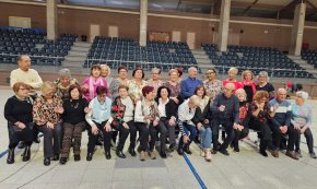 El grup de balls llatins del Casal de la Gent Gran celebra una gran festa al Palau d'Esports