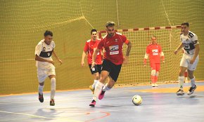 El Laguna rescata un punt contra el Calafell després d'un final amb molts gols