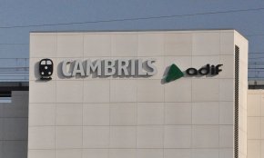 La nova estació del tren ja llueix el nom de Cambrils