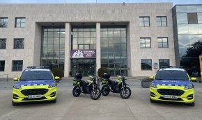 La Policia Local adquireix dos cotxes híbrids i dues motos elèctriques  