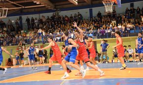 Un Cofran 95 CB Cambrils amb moltes baixes cau contundentment a la pista de l'Artesa de Segre