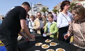 Una degustació popular d'arròs amb carxofa al Port tanca les jornades de l'Encarxofa't (Conté galeria)