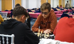Punt i final al campionat de Catalunya d'escacs per edats disputat a Cambrils amb més de 500 escaquistes