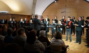 Els cors Zaria i Zariagaz completen l’intercanvi amb la Coral Verge del Camí actuant a la Cripta