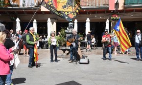 «Que no s'apague la llum», una jornada reivindicativa més de les Àvies i Avis a la Plaça 