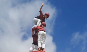 Els Xiquets de Cambrils descarreguen castells de la gamma bàsica de 6 a la diada castellera de Torredembarra