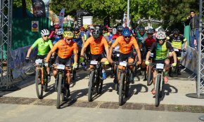 Grans i petits gaudeixen de la Cambribike en un dissabte radiant